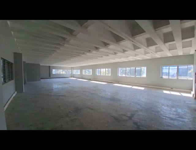 490M² SHOWROOM TO LET IN WYNBERG